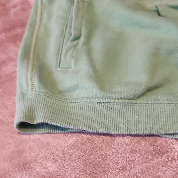 Abercrombie & Fitch Women's NY Athletic Short Shorts. Size: L